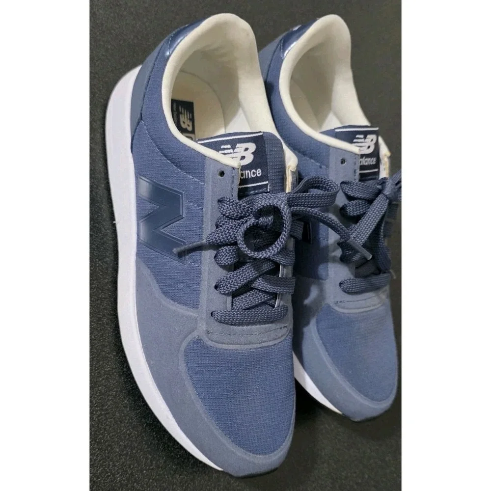 New Balance Women's Blue Athletic Sneakers